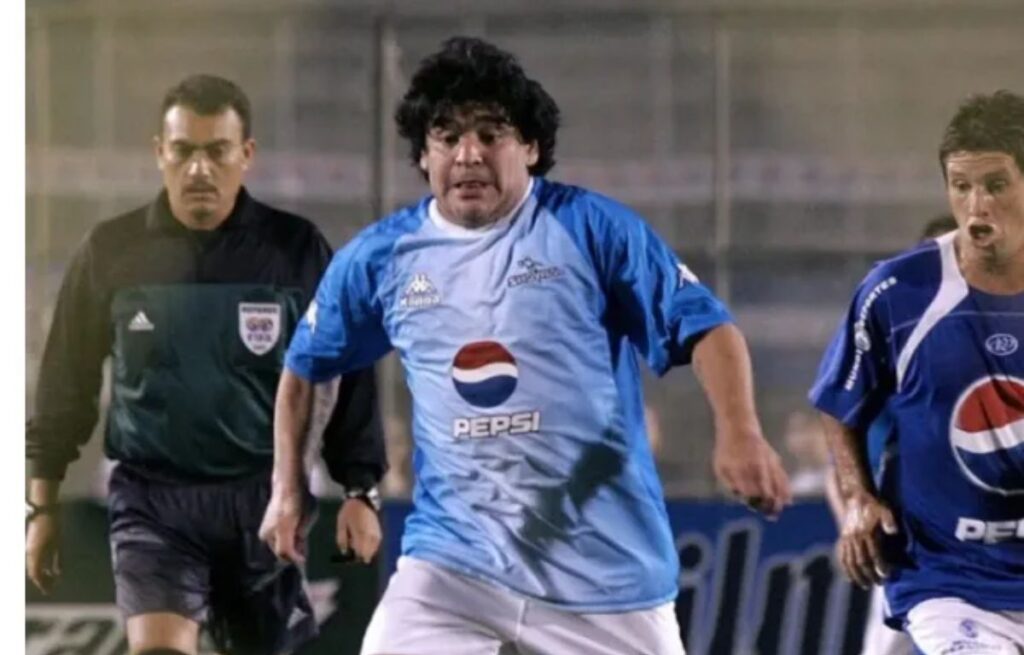 El día que Maradona llevó el espectáculo del Showbol a Guatemala