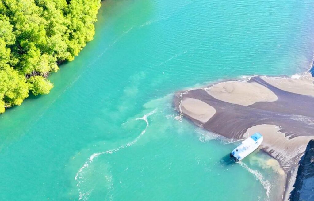 Fenómeno Marítimo Inusual en Playa de Guatemala Genera Preocupación entre Vecinos