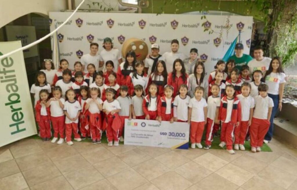 L.A. Galaxy y Herbalife impulsan el bienestar en Guatemala con donación de $30,000