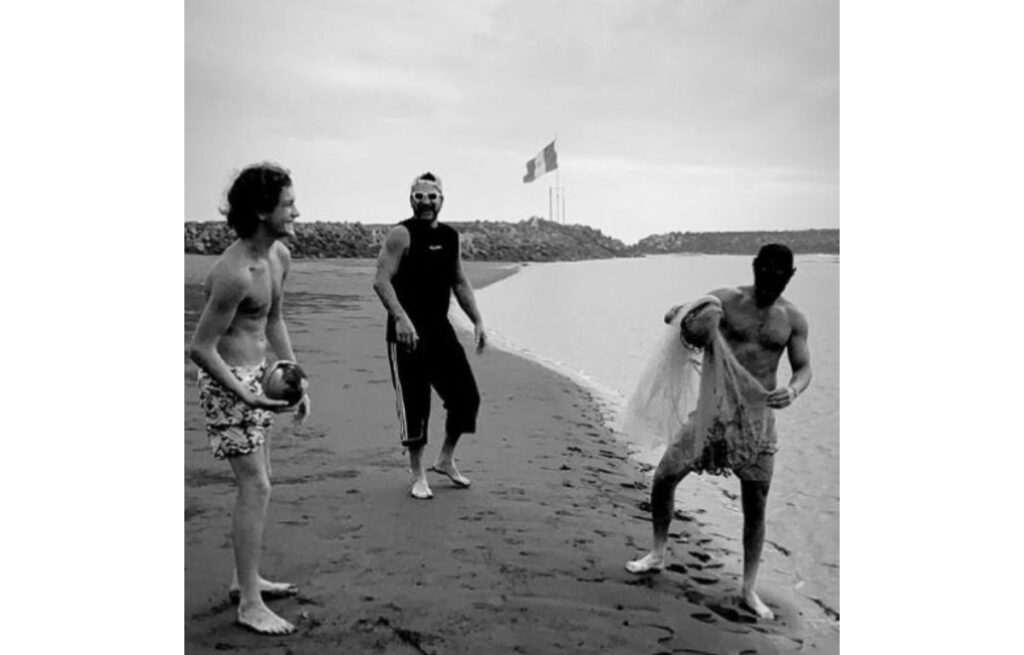 Ricardo Arjona y sus Hijos Disfrutan de las Playas Guatemaltecas