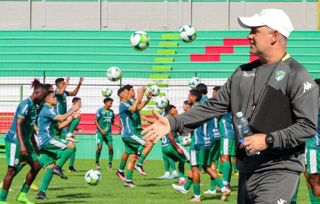 Willy Olivera El Técnico Uruguayo en la Mira de un Histórico de Honduras