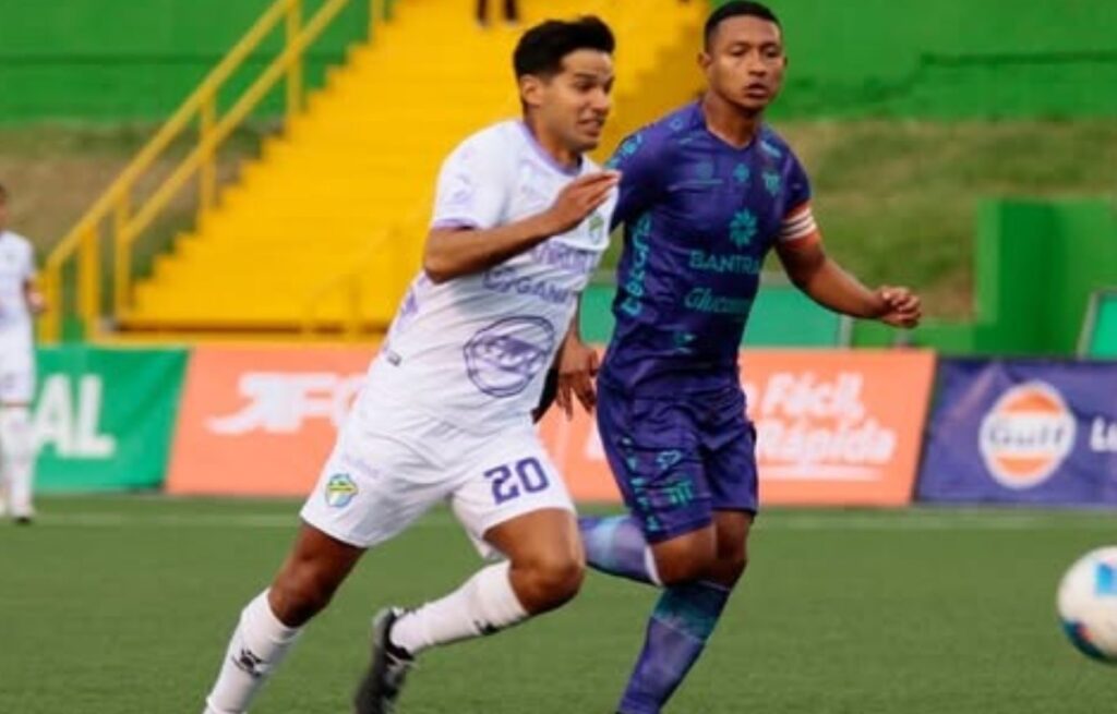 Deportivo Antigua GFC Derrota a Comunicaciones FC en un Vibrante Encuentro