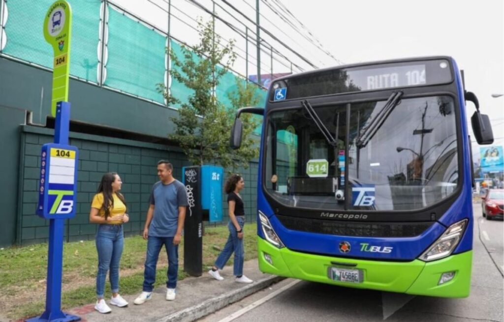 Ruta 402 de TuBus Conectando Santa Fe con El Trébol en Ciudad de Guatemala