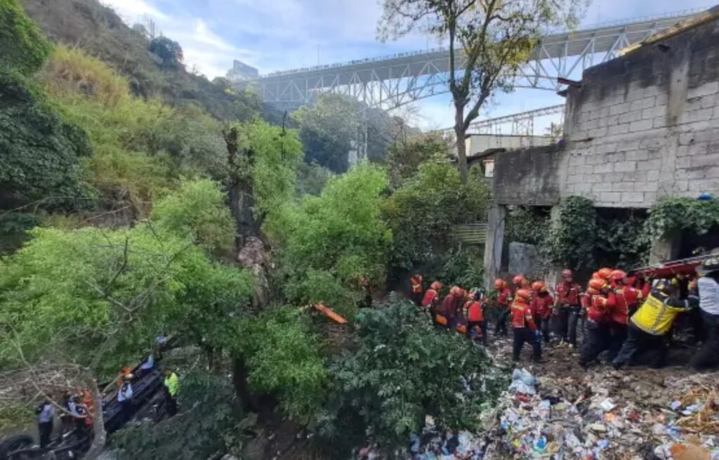 Nuevos detalles del chofer del bus accidentado en Calzada La Paz