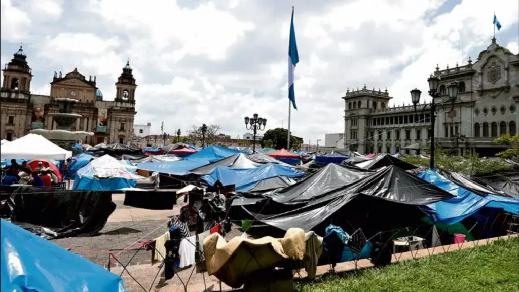 Ministerio de Educación de Guatemala anuncia la destitución de 108 maestros por ausencia en aulas escolares.